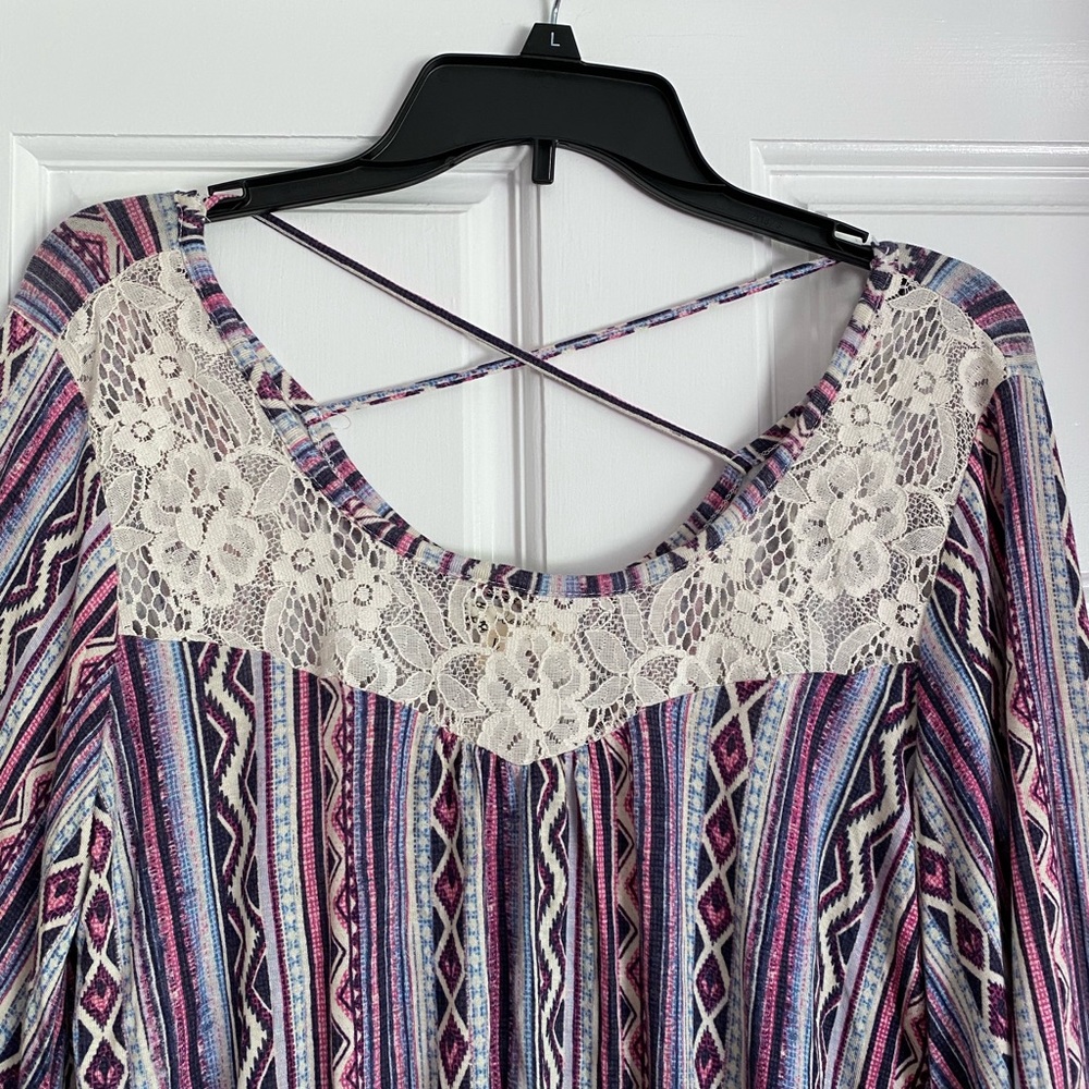 Womens 3/4 flowing sleeve shirt.